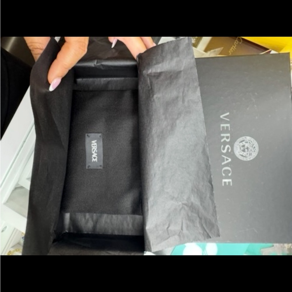 Versace Pink and Gold Medusa Key
& Card Holder - Picture 8 of 10